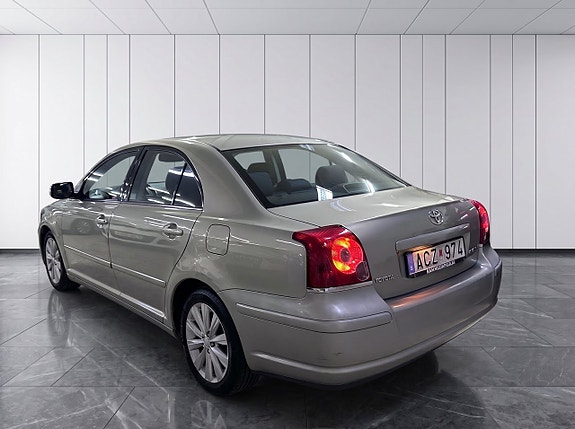 Toyota Avensis 7 of 13