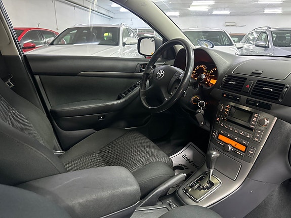 Toyota Avensis 10 of 13