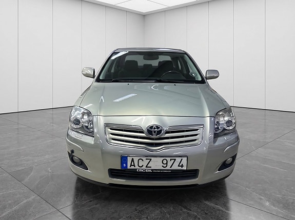 Toyota Avensis 2 of 5