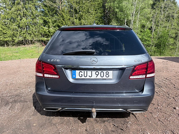 Mercedes-Benz E220 3 of 8