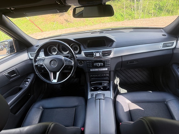 Mercedes-Benz E220 6 of 8