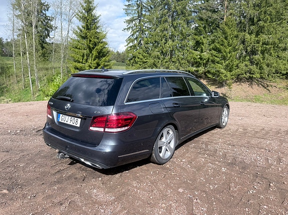 Mercedes-Benz E220 4 of 8