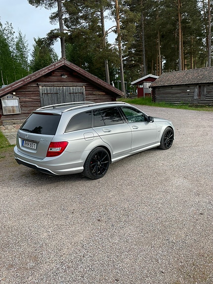 Mercedes-Benz C220 3 of 5