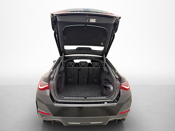 BMW i4 28 of 30