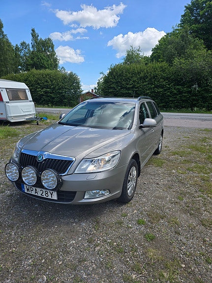 Skoda Octavia 2 of 5