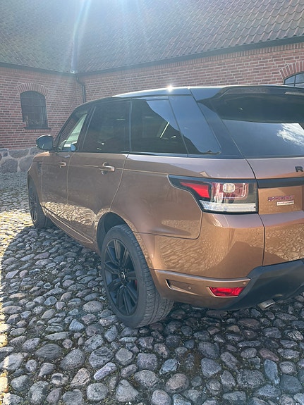 Land Rover Range Rover Sport 3 of 5