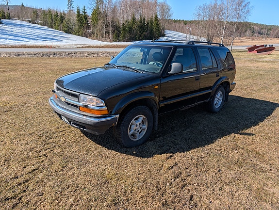 Chevrolet Blazer 2 of 5