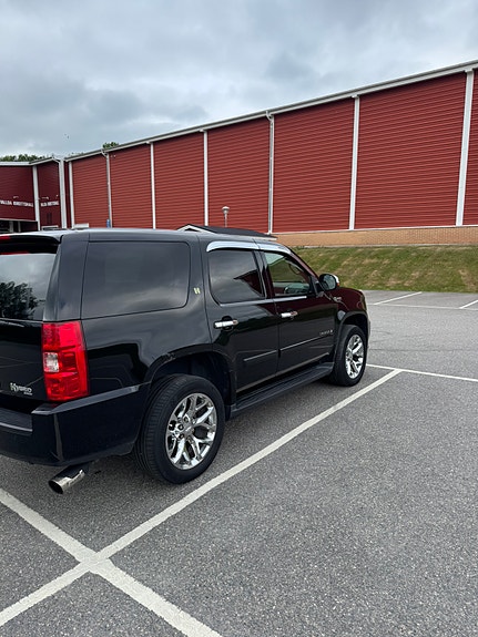 Chevrolet Tahoe 3 of 5