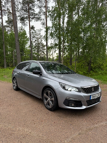 Peugeot 308 SW 3 of 5