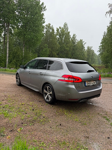 Peugeot 308 SW 4 of 5