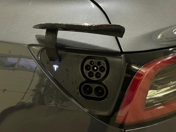 Tesla Model 3 10 of 15