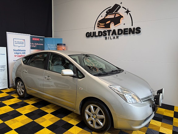 Toyota Prius 4 of 5