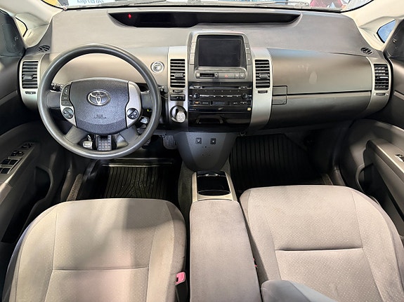 Toyota Prius 18 of 30