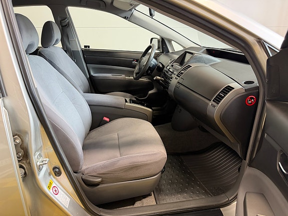 Toyota Prius 30 of 30