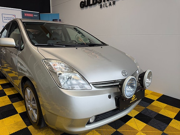 Toyota Prius 3 of 5