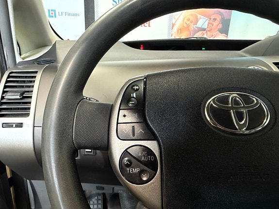Toyota Prius 26 of 30