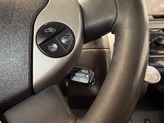 Toyota Prius 27 of 30