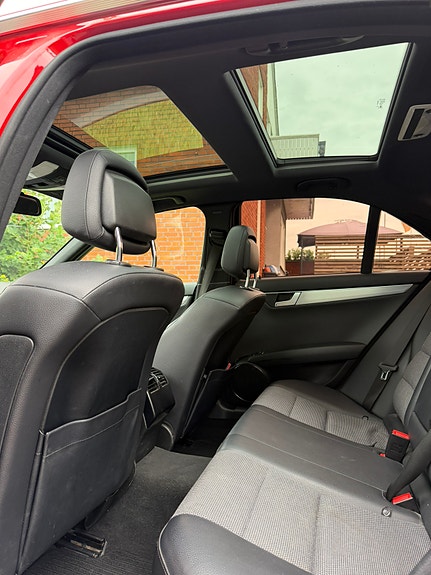 Mercedes-Benz C200 8 of 10