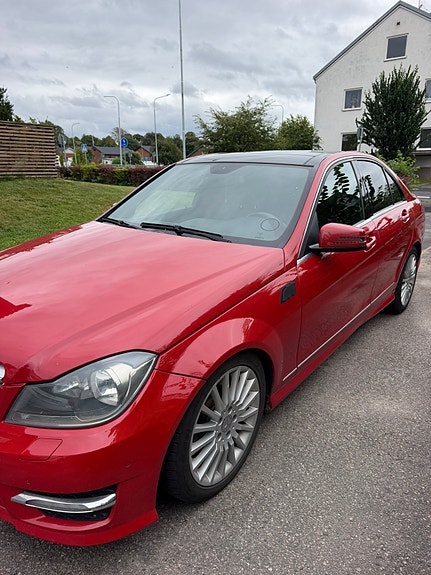 Mercedes-Benz C200 2 of 10