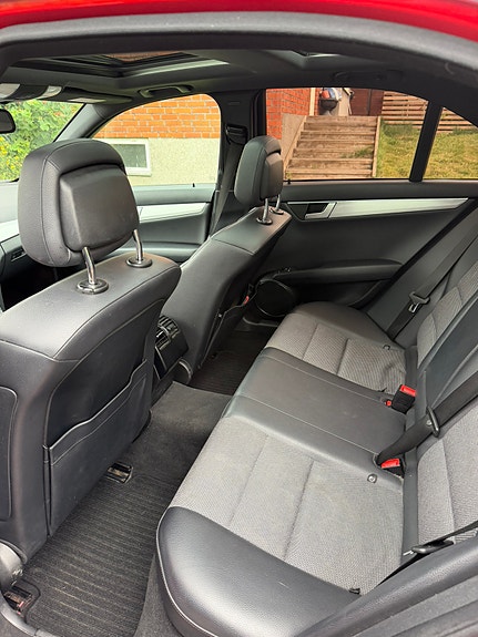 Mercedes-Benz C200 7 of 10