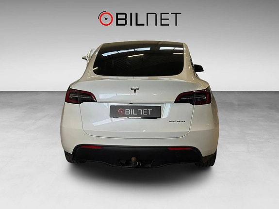 Tesla Model Y 4 of 13