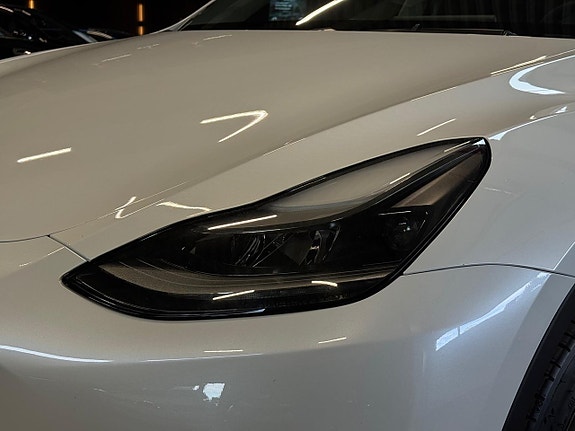 Tesla Model Y 12 of 13