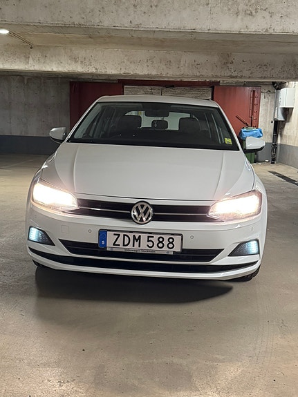 Volkswagen Polo 2 of 5