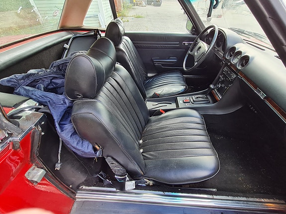Mercedes-Benz 350 SL 4 of 8