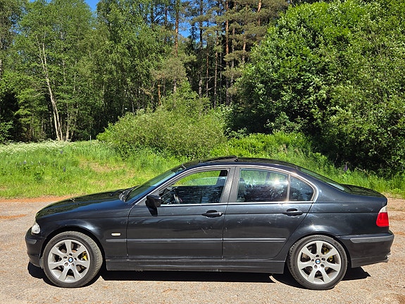 BMW 330Xi 5 of 5
