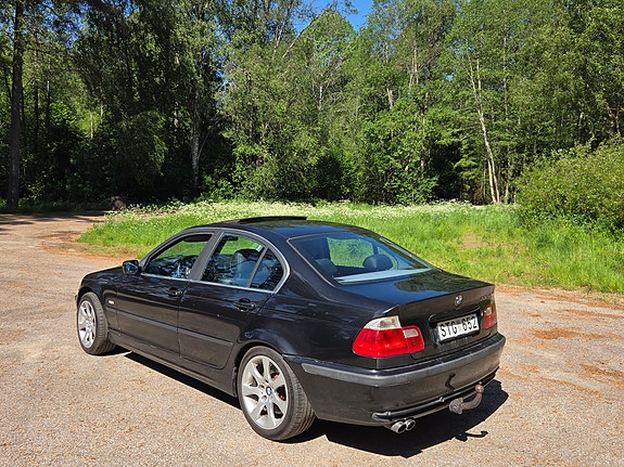 BMW 330Xi 4 of 5