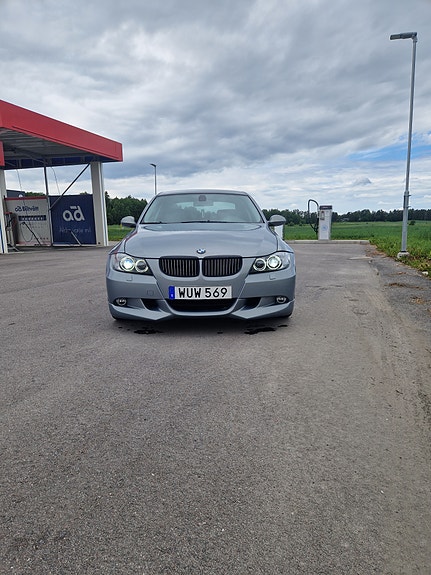 BMW 330i 2 of 6