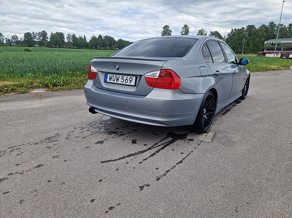 BMW 330i 3 of 6