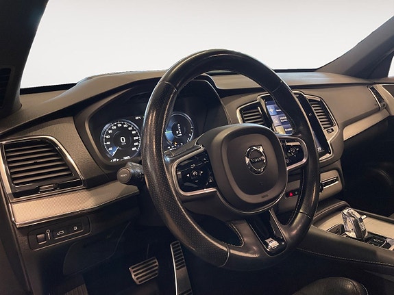 Volvo XC90 11 of 26