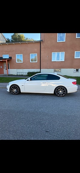 BMW 320d 3 of 5