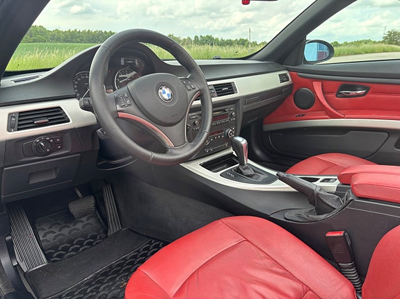 BMW 320i 3 of 5