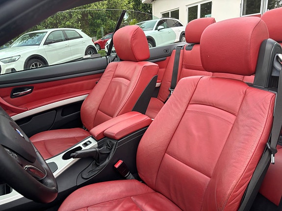 BMW 320i 2 of 5