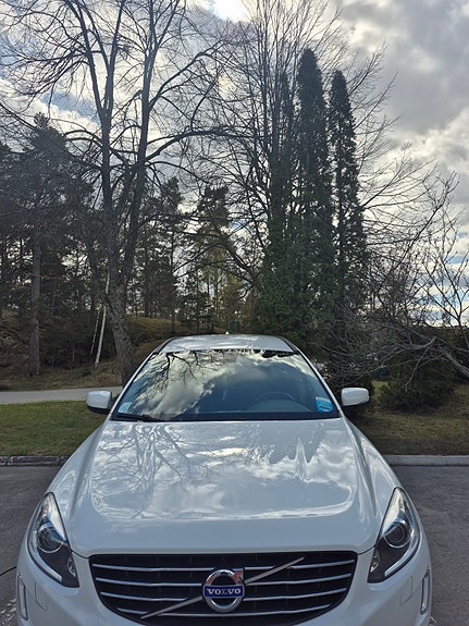 Volvo XC60 2 of 10