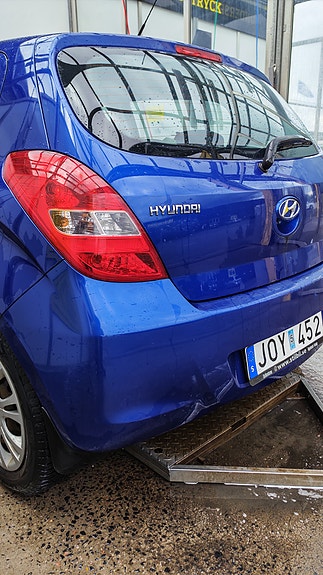 Hyundai i20 10 of 15