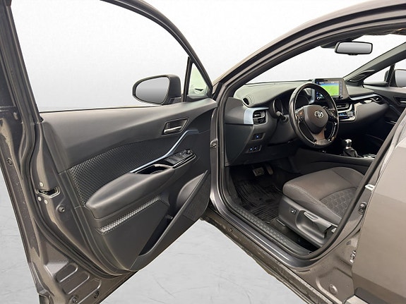 Toyota C-HR 21 of 30