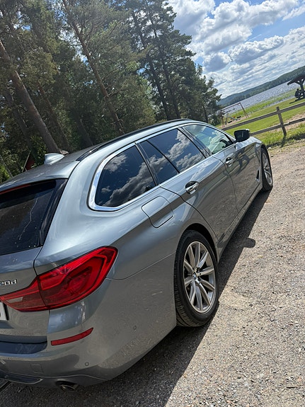 BMW 520d 4 of 5