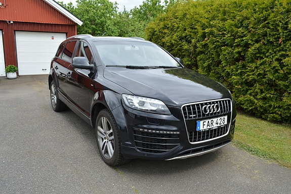 Audi Q7 2 of 5