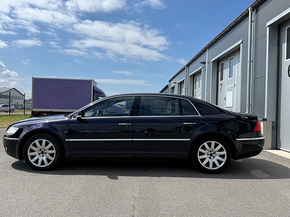 Volkswagen Phaeton 2 of 3