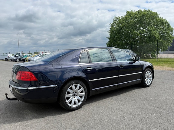 Volkswagen Phaeton 3 of 3