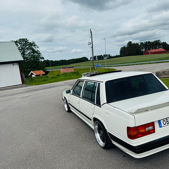 Volvo 740 2 of 5