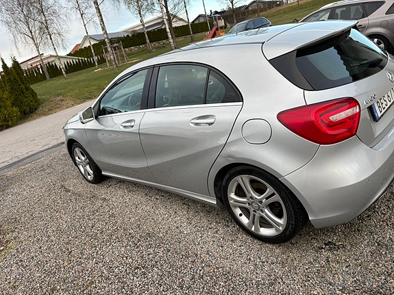 Mercedes-Benz A180 2 of 5
