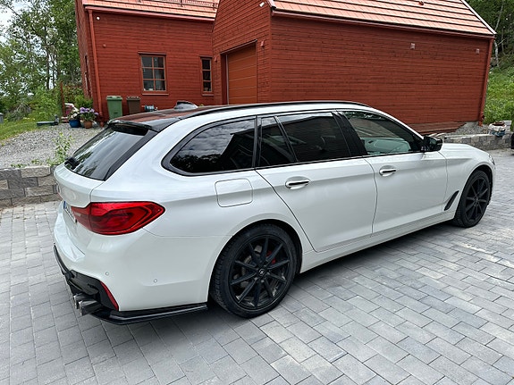 BMW 520d 4 of 5