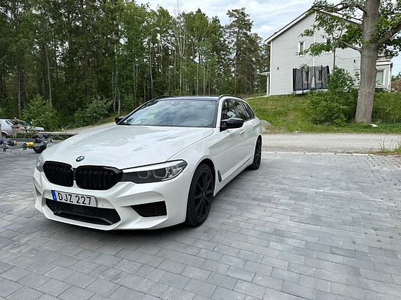 BMW 520d 3 of 5