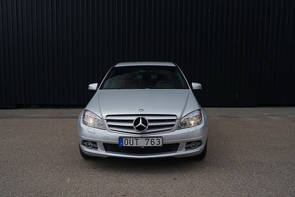 Mercedes-Benz C180 3 of 5