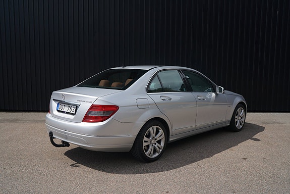 Mercedes-Benz C180 2 of 5