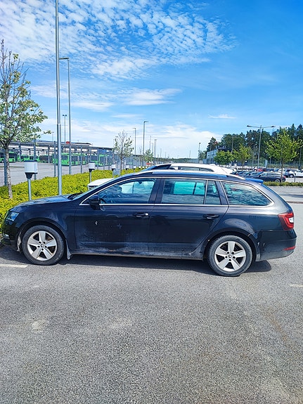 Skoda Octavia 2 of 5